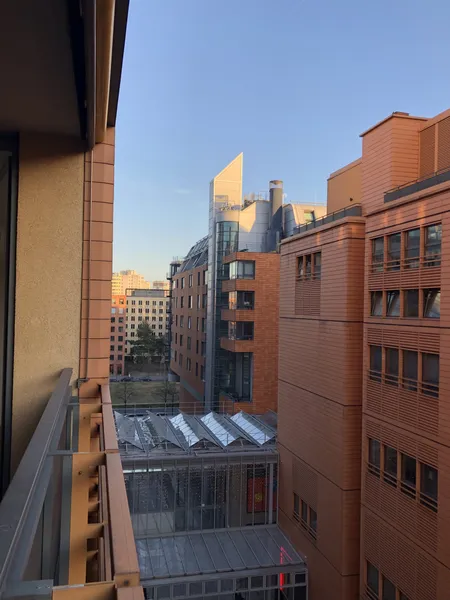 Schöne 3 Zi.-Wohnung mit Loggia & Blick in den begrünten Innenhof! Direkt am Potsdamer Platz! — photo 1